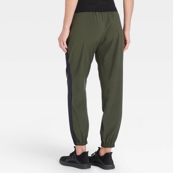 Isabel Maternity Green Over Belly Joggers Workout Pants Woven Women XS New - Picture 7 of 8